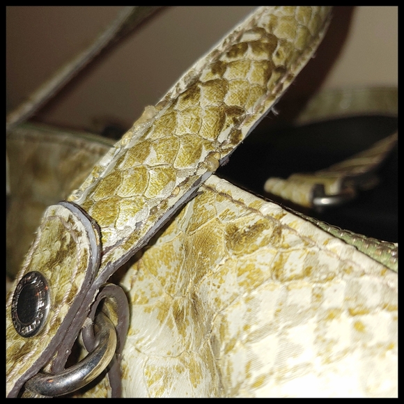 Liz Claiborne Green Snakeskin Print Handbag - Picture 4 of 10